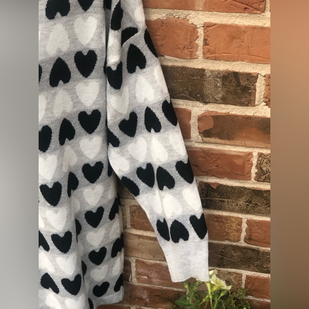 Heart Sweater in Gray, Black, White, by  BYdesign. Woman’s Large - Picture 4 of 8